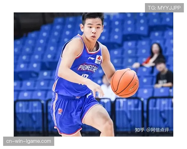 杨瀚森今晚又是场上冷面王，场外却被爆豪宅钥匙随手一甩？